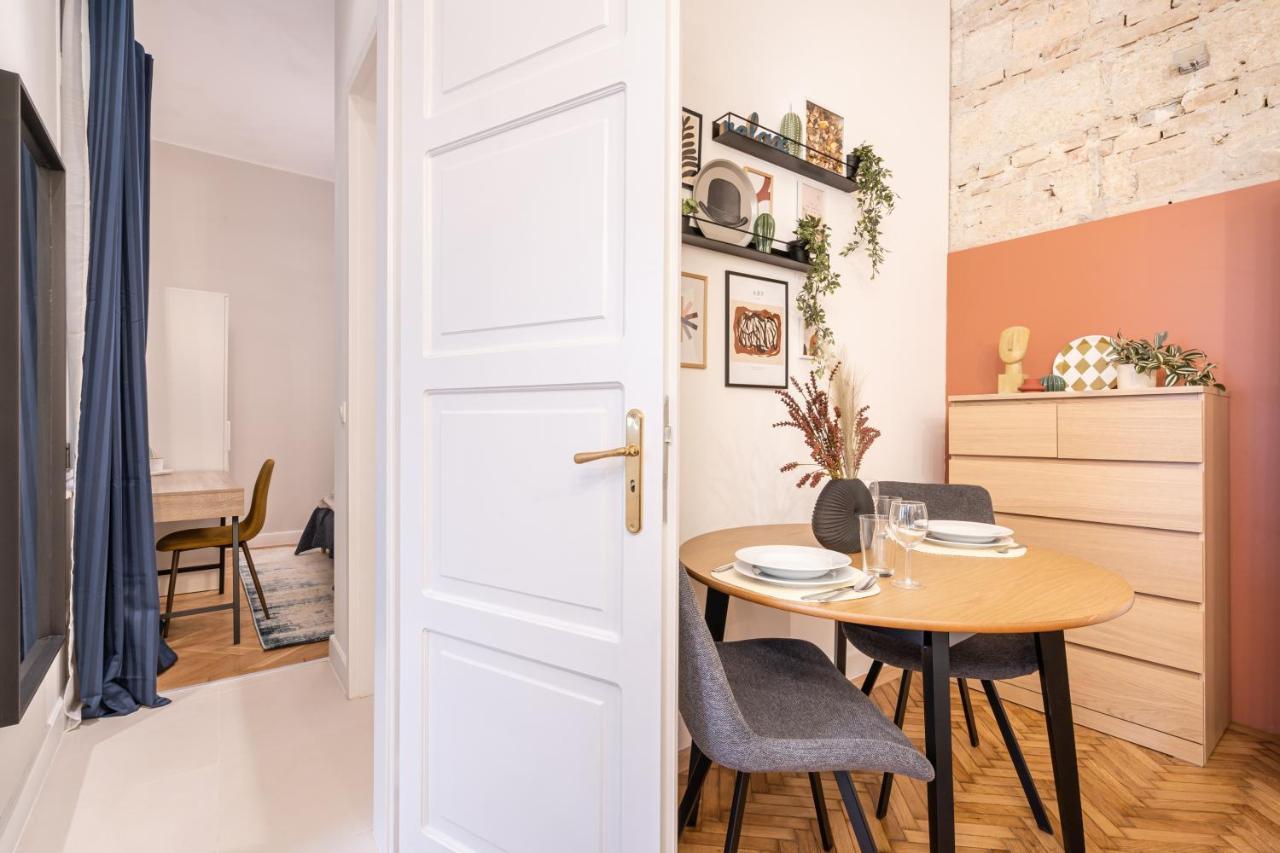 Comfy Downtown Hideaway With Urban Touch *