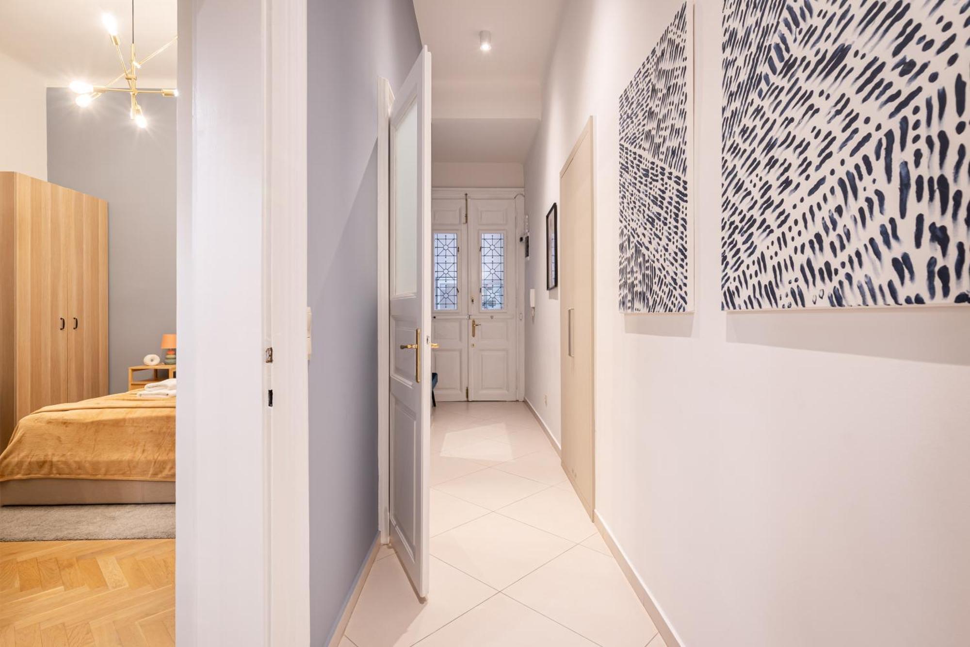 Comfy Downtown Hideaway With Urban Touch Apartamento